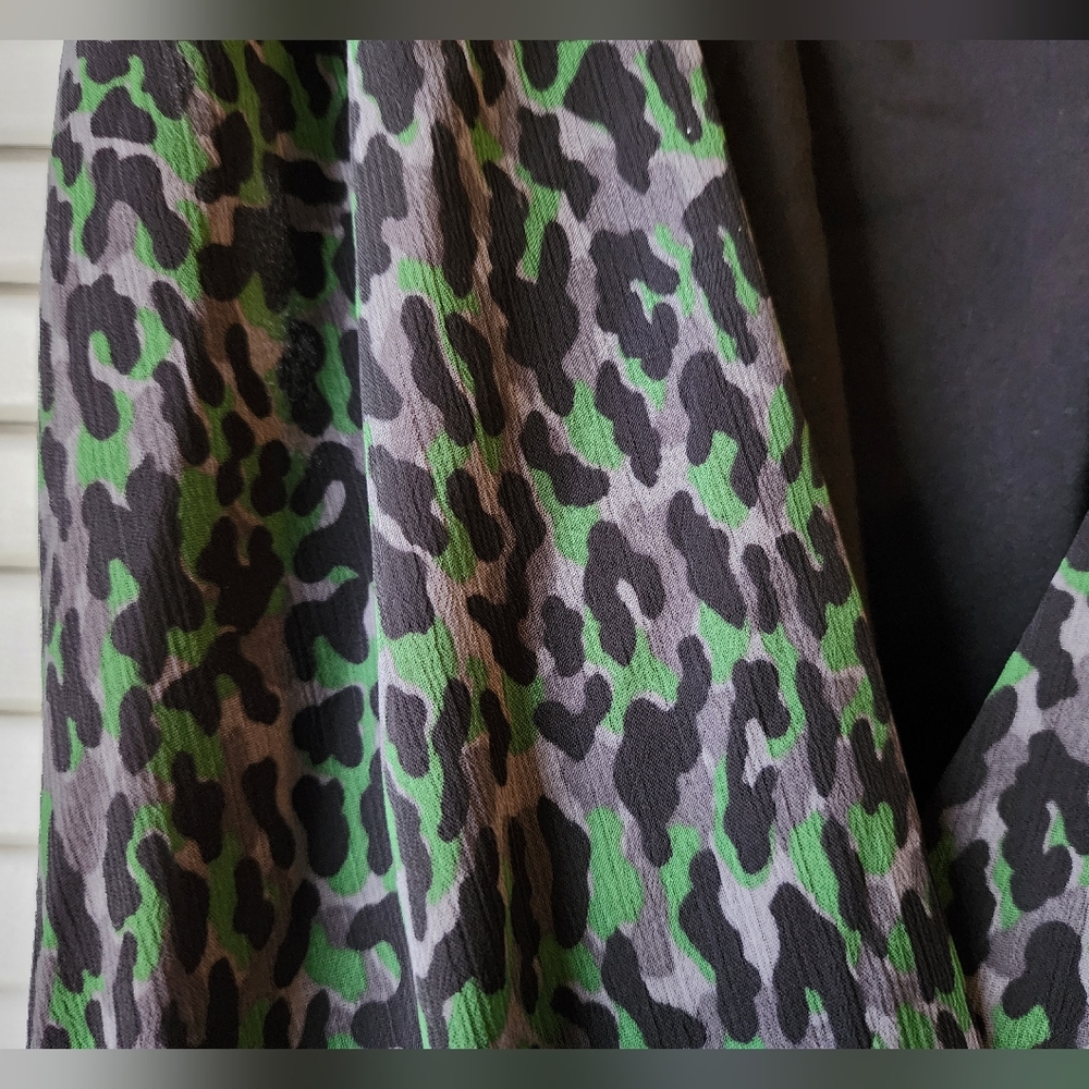 VGUC- DKNYC Sleeveless Wrap Dress in Animal Print; Green Sz: S - Picture 3 of 11